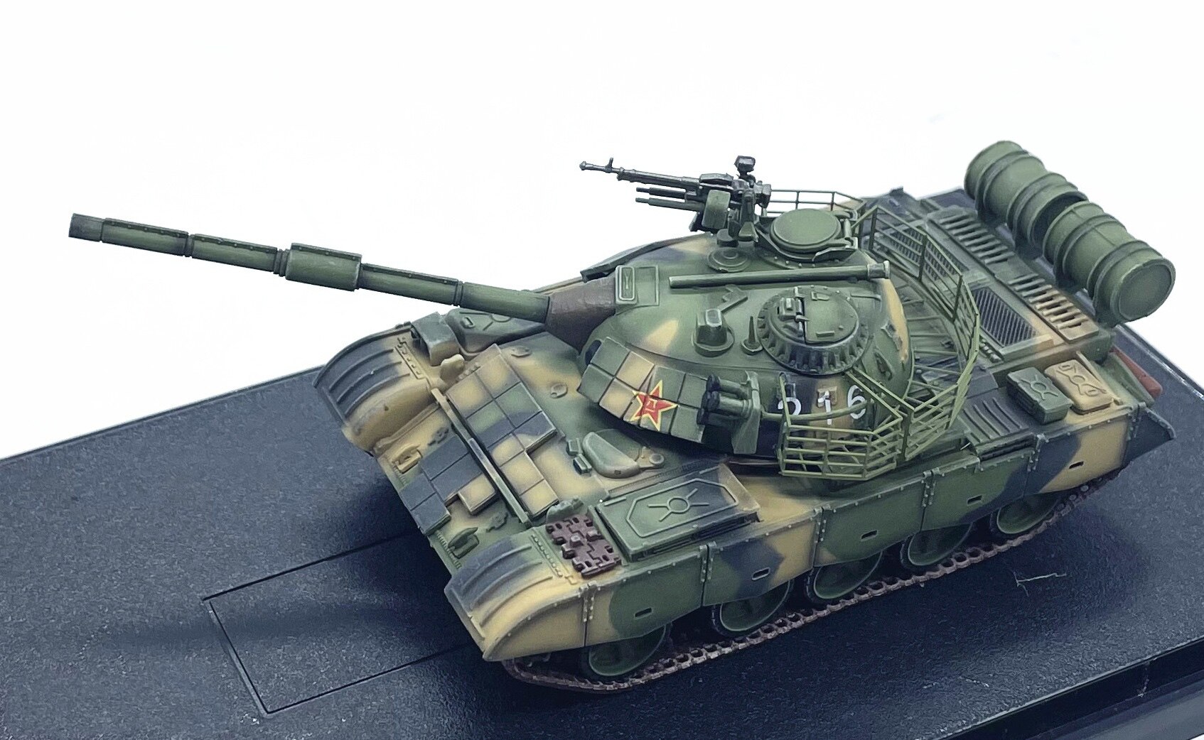 1: 72 China 59D MBT main battle tank model Jungle camouflage Simulated finished decoration 1: 72 China 59D MBT main battle tank model Jungle camouflage Simulated finished decoration