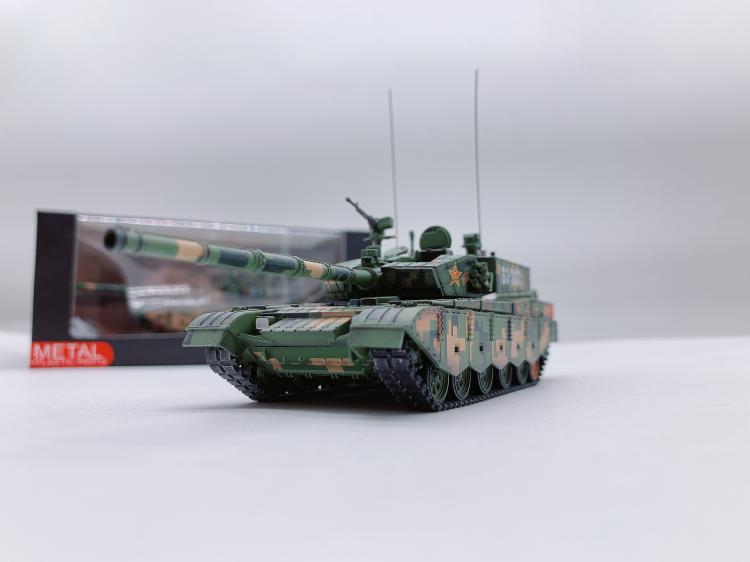 1 / 72 China 99A main battle tank model Fall Digital Camouflage Finished product collection model Painting number random