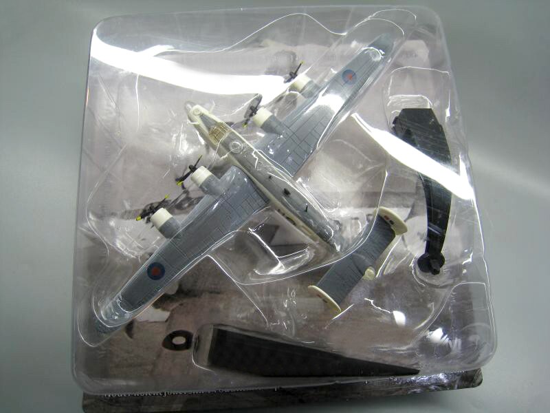 1 / 144 World War II American B-24 liberators heavy bomber Alloy aircraft model 1 / 144 World War II American B-24 liberators heavy bomber Alloy aircraft model