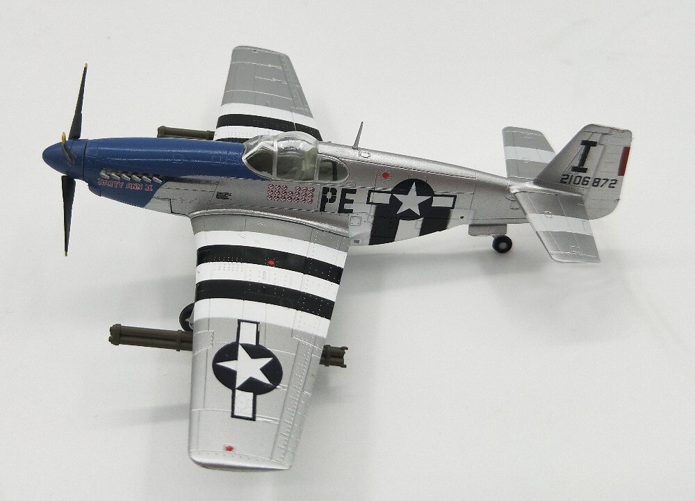 1:72 U.S. P-51B fighter model in World War II Trumpeter 36355 Collection model