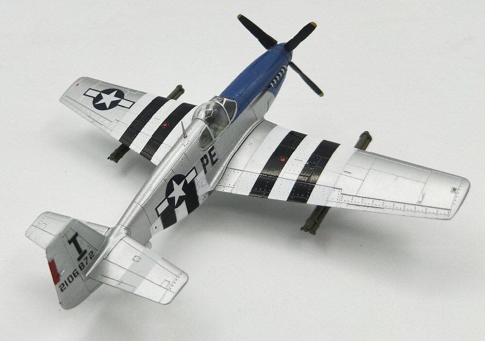 1:72 U.S. P-51B fighter model in World War II Trumpeter 36355 Collection model
