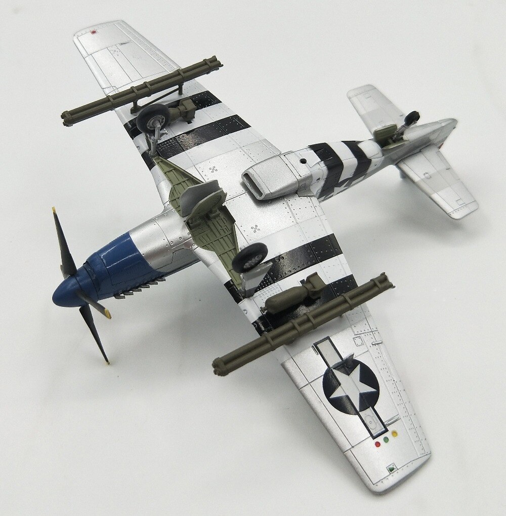 1:72 U.S. P-51B fighter model in World War II Trumpeter 36355 Collection model