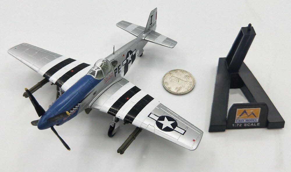 1:72 U.S. P-51B fighter model in World War II Trumpeter 36355 Collection model