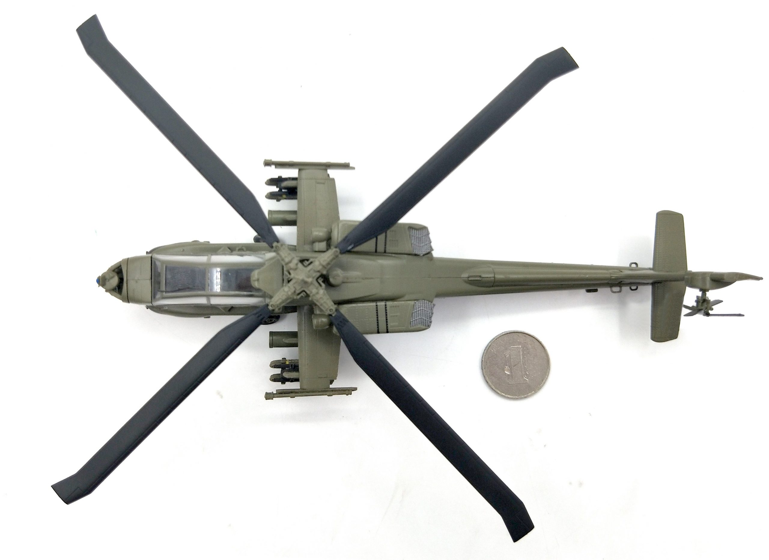 1:72 American AH-64A armed helicopter Static simulation model 37029 1:72 American AH-64A armed helicopter Static simulation model 37029