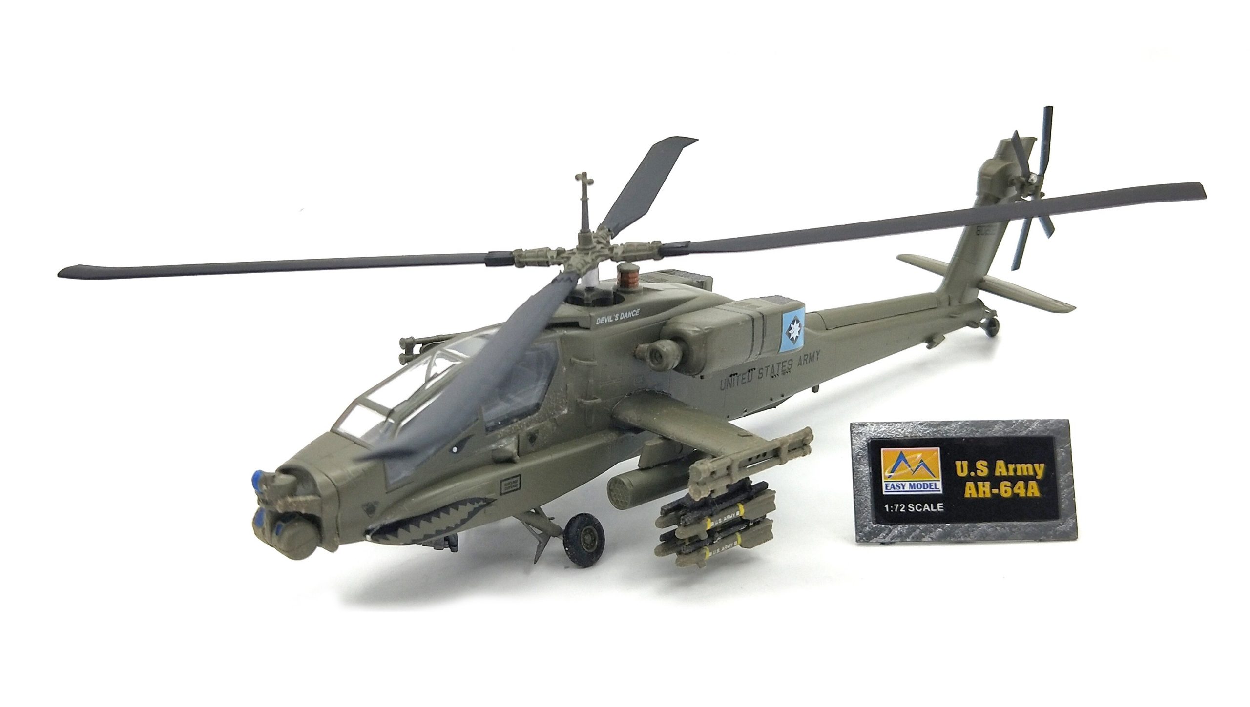 1:72 American AH-64A armed helicopter Static simulation model 37029 1:72 American AH-64A armed helicopter Static simulation model 37029