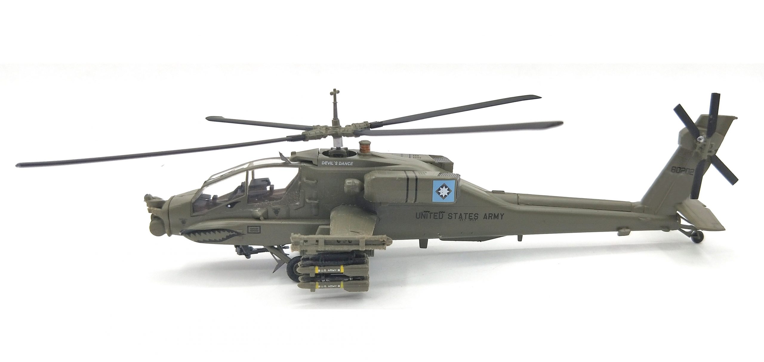 1:72 American AH-64A armed helicopter Static simulation model 37029 1:72 American AH-64A armed helicopter Static simulation model 37029