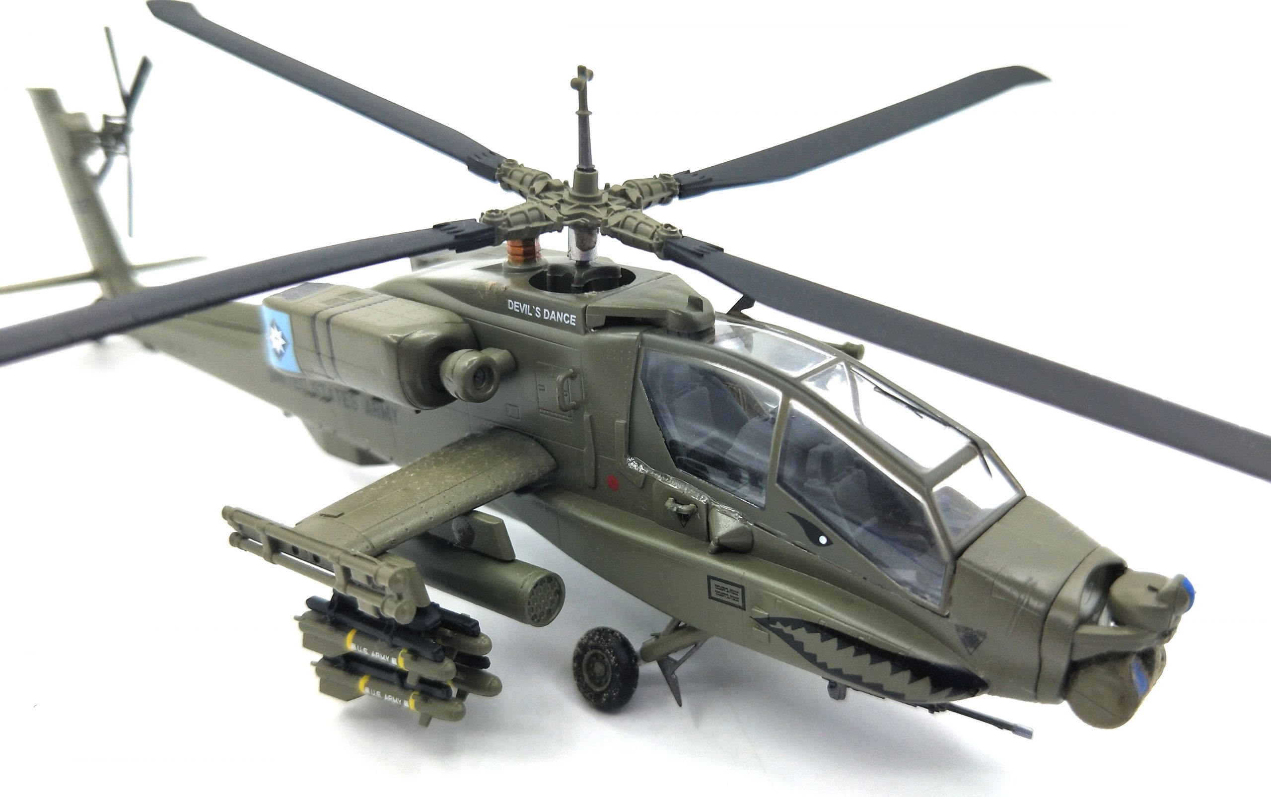1:72 American AH-64A armed helicopter Static simulation model 37029 1:72 American AH-64A armed helicopter Static simulation model 37029