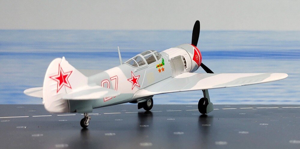 1:72 Soviet Union La-7 fighter Kudzu bus World War II aircraft model Finished product 36331