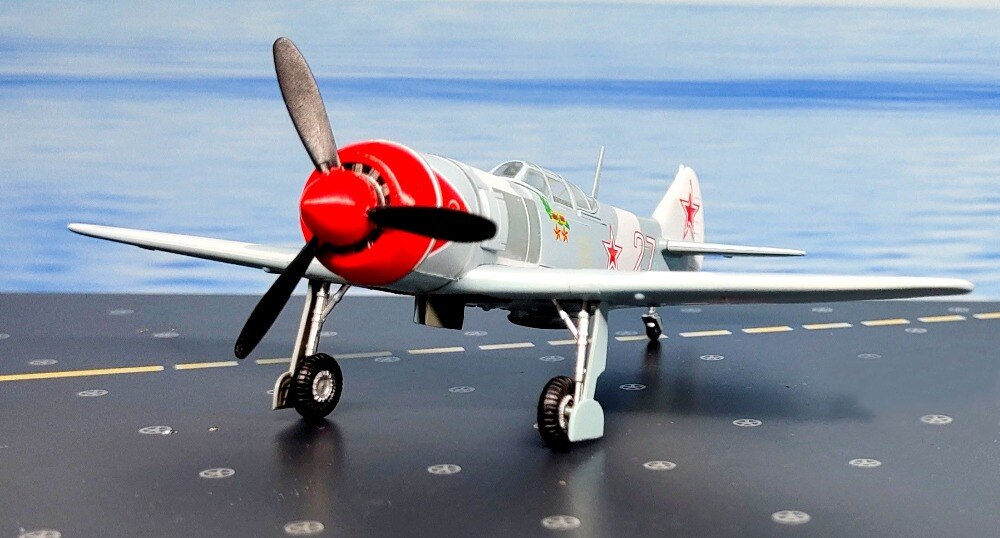 1:72 Soviet Union La-7 fighter Kudzu bus World War II aircraft model Finished product 36331