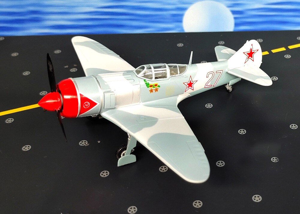 1:72 Soviet Union La-7 fighter Kudzu bus World War II aircraft model Finished product 36331