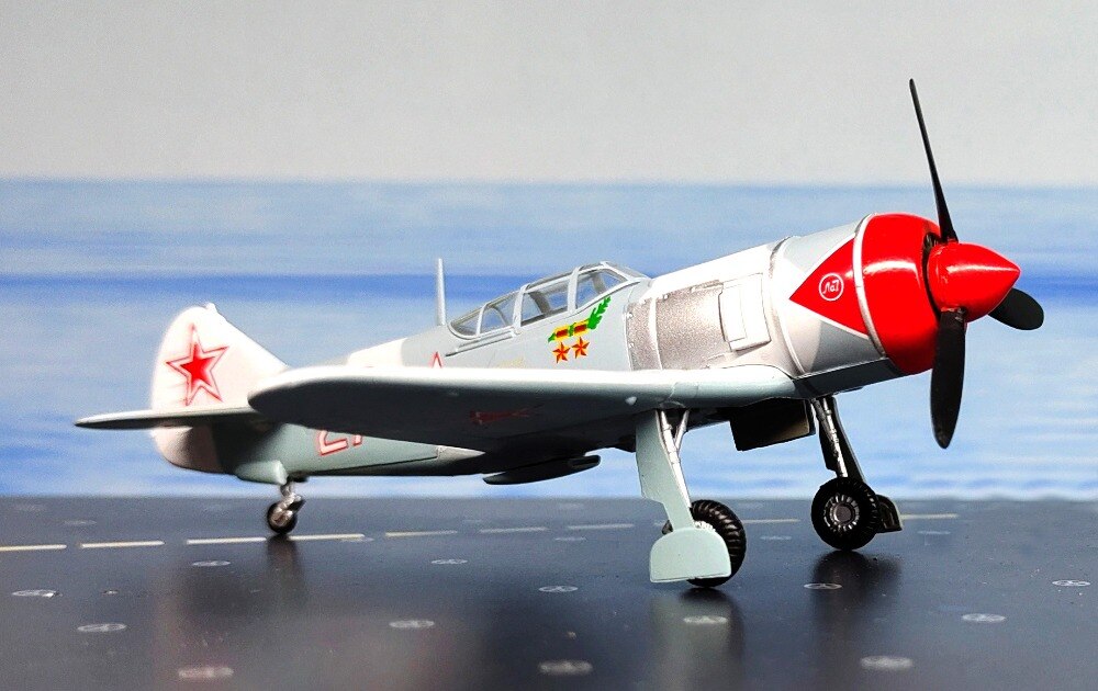 1:72 Soviet Union La-7 fighter Kudzu bus World War II aircraft model Finished product 36331