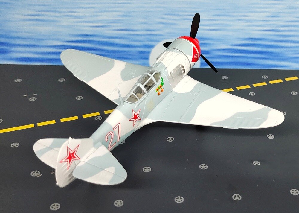 1:72 Soviet Union La-7 fighter Kudzu bus World War II aircraft model Finished product 36331