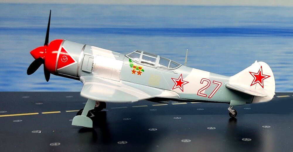 1:72 Soviet Union La-7 fighter Kudzu bus World War II aircraft model Finished product 36331