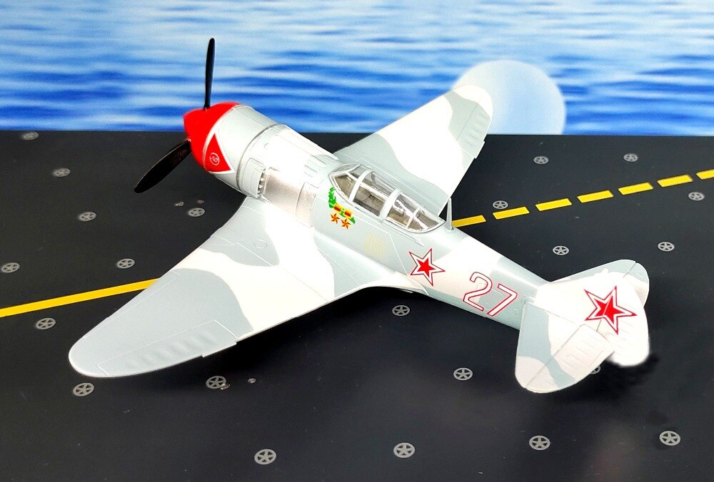 1:72 Soviet Union La-7 fighter Kudzu bus World War II aircraft model Finished product 36331