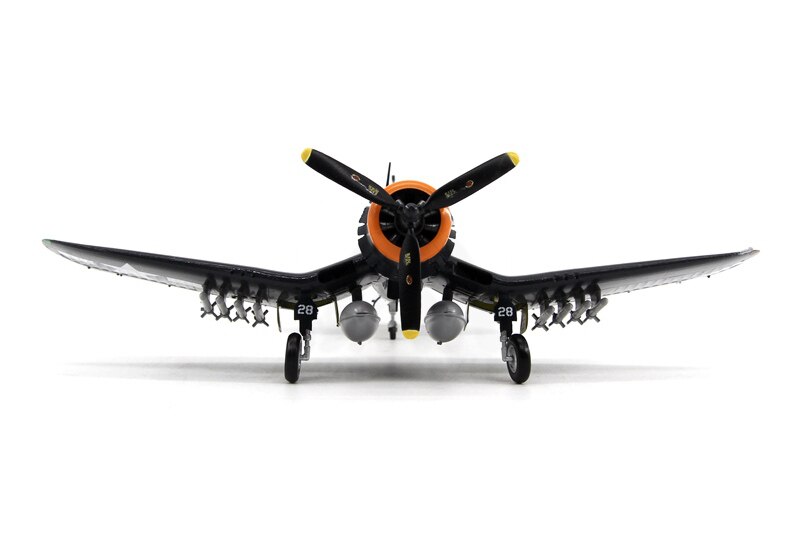 1 / 72 World War II US Navy f4u-1d fighter Cv-19 Hancock 1945 Finished product model 37232