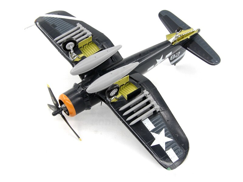 1 / 72 World War II US Navy f4u-1d fighter Cv-19 Hancock 1945 Finished product model 37232