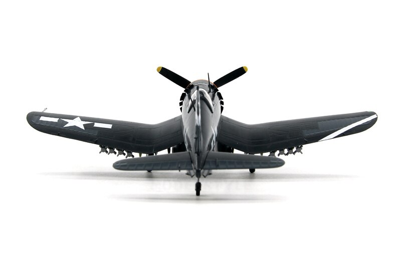 1 / 72 World War II US Navy f4u-1d fighter Cv-19 Hancock 1945 Finished product model 37232