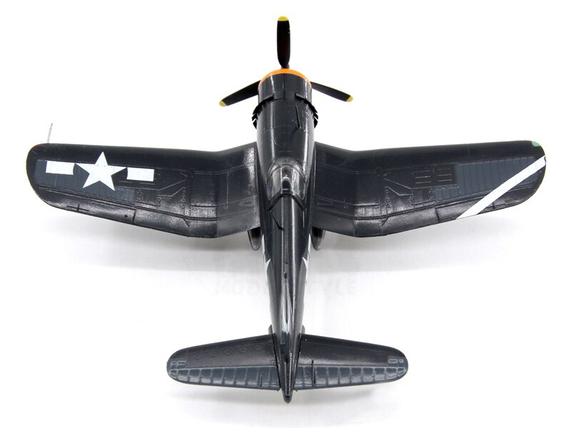 1 / 72 World War II US Navy f4u-1d fighter Cv-19 Hancock 1945 Finished product model 37232