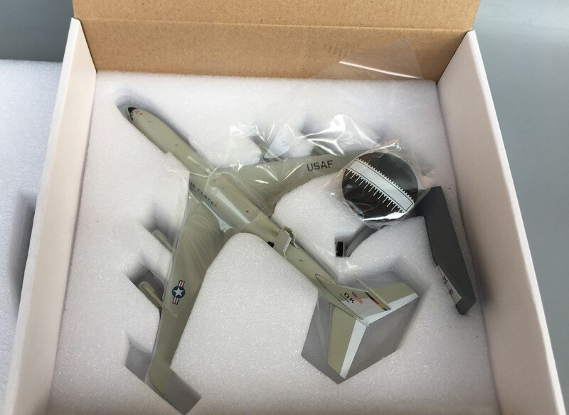 fine 1 / 200 USAF e-3b early warning aircraft model 552ACW Alloy collection model fine 1 / 200 USAF e-3b early warning aircraft model 552ACW Alloy collection model