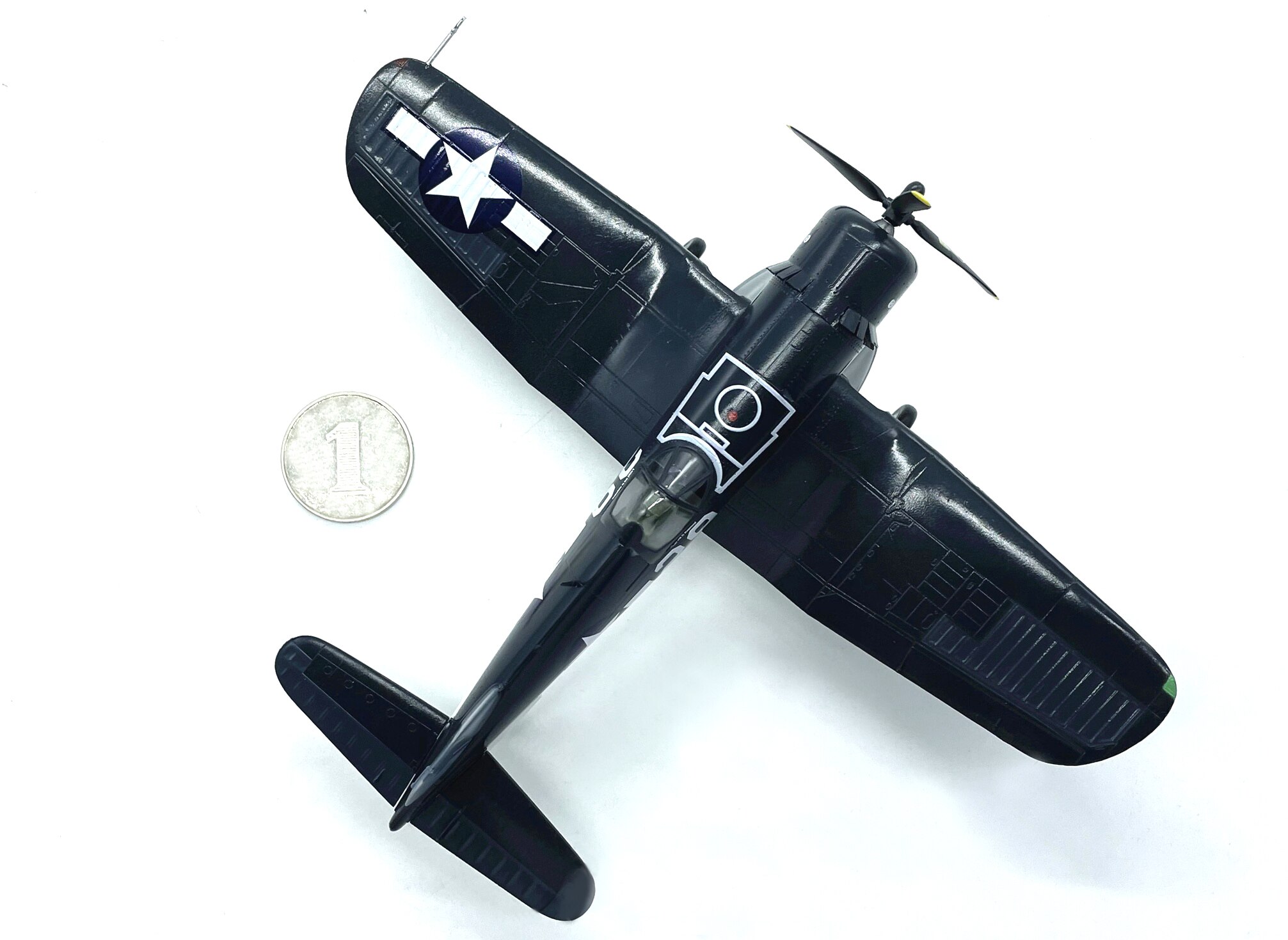 1:72 World War II US f4u-1 fighter Carrier based aircraft model Trumpeter 37231 1:72 World War II US f4u-1 fighter Carrier based aircraft model Trumpeter 37231