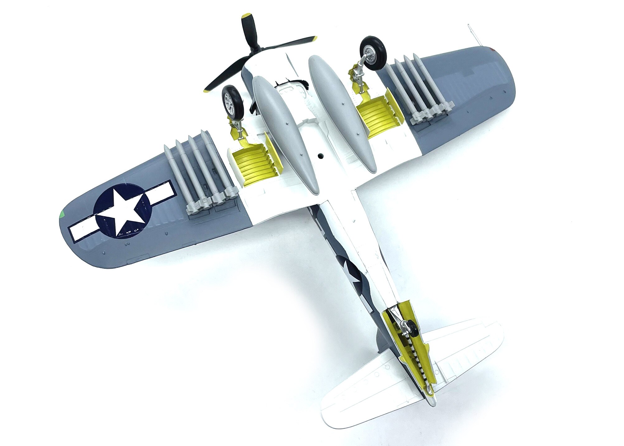 1:72 World War II US f4u-1 fighter Carrier based aircraft model Trumpeter 37231 1:72 World War II US f4u-1 fighter Carrier based aircraft model Trumpeter 37231