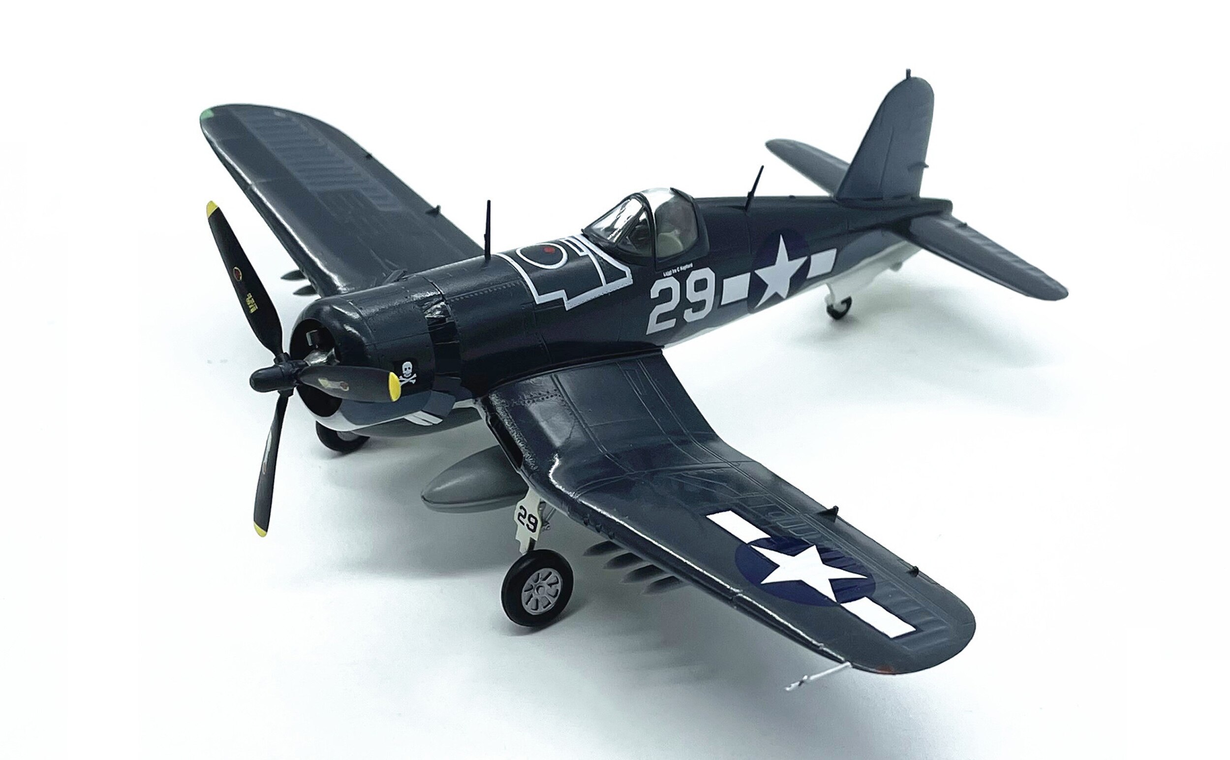 1:72 World War II US f4u-1 fighter Carrier based aircraft model Trumpeter 37231 1:72 World War II US f4u-1 fighter Carrier based aircraft model Trumpeter 37231