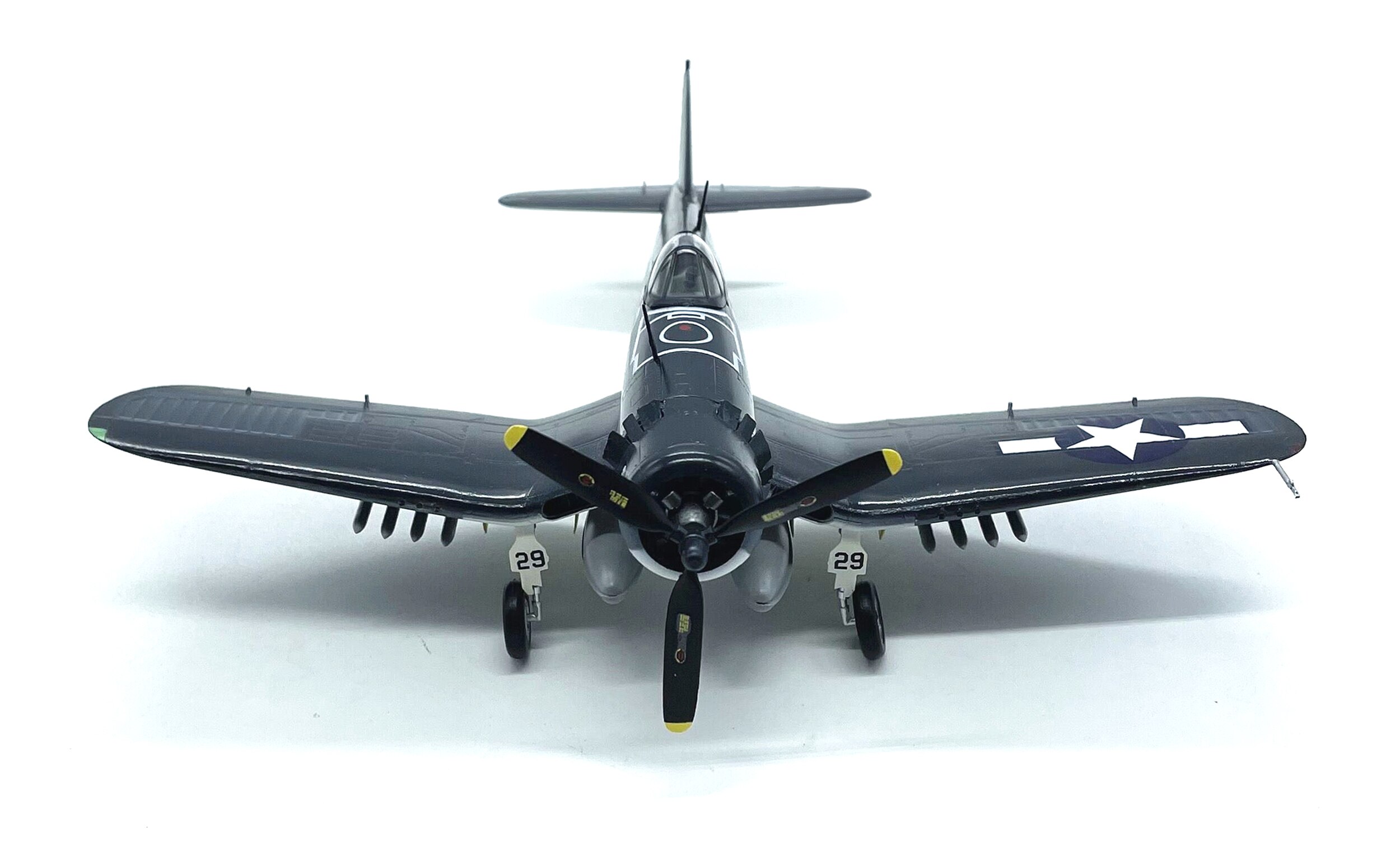1:72 World War II US f4u-1 fighter Carrier based aircraft model Trumpeter 37231 1:72 World War II US f4u-1 fighter Carrier based aircraft model Trumpeter 37231