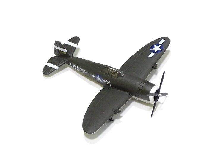 1 / 100 World War II American P47 fighter Propeller rotatable Alloy finished product collection model 1 / 100 World War II American P47 fighter Propeller rotatable Alloy finished product collection model