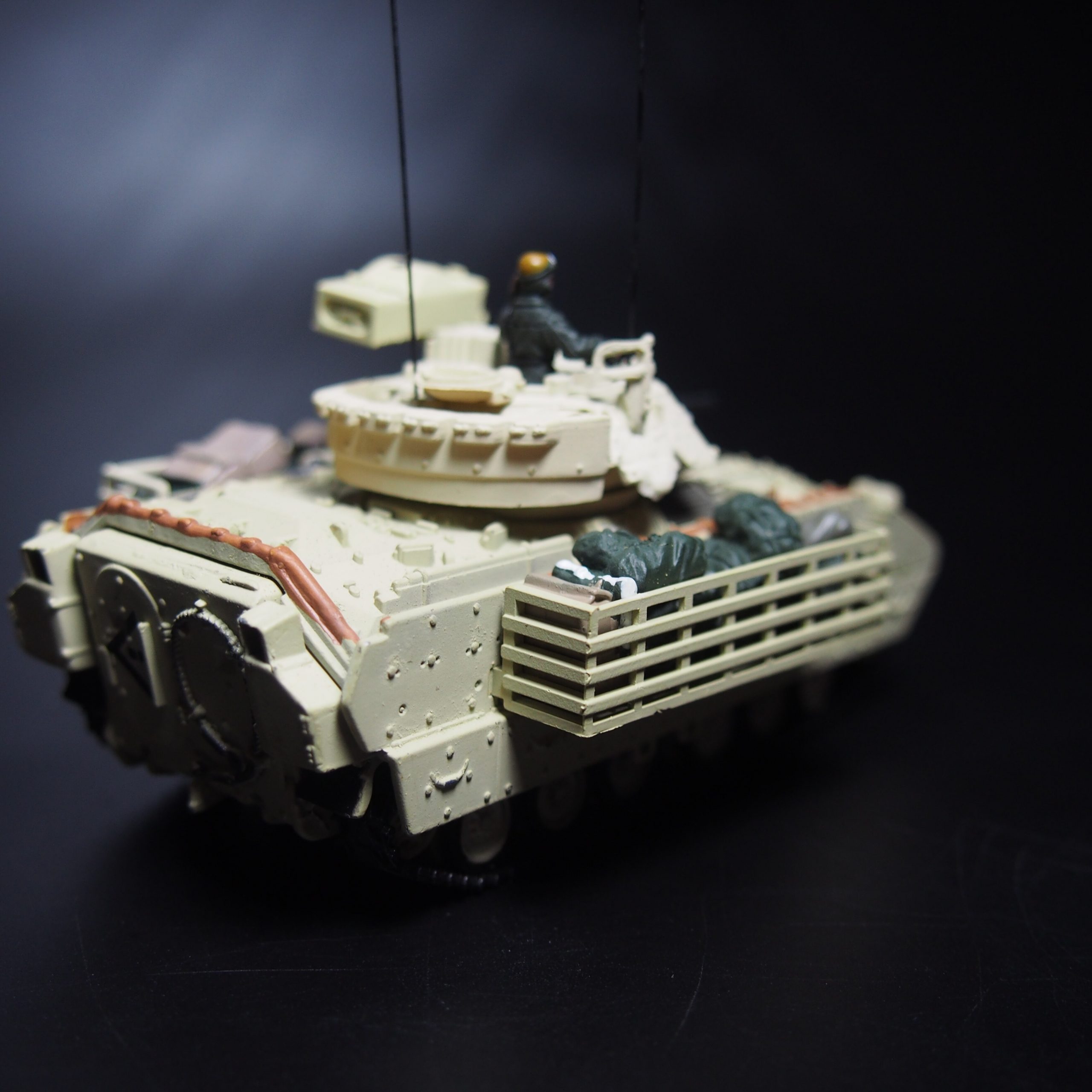 Out of print 1:72 m3a2 infantry armored vehicle Alloy collection model Battle of Baghdad Out of print 1:72 m3a2 infantry armored vehicle Alloy collection model Battle of Baghdad