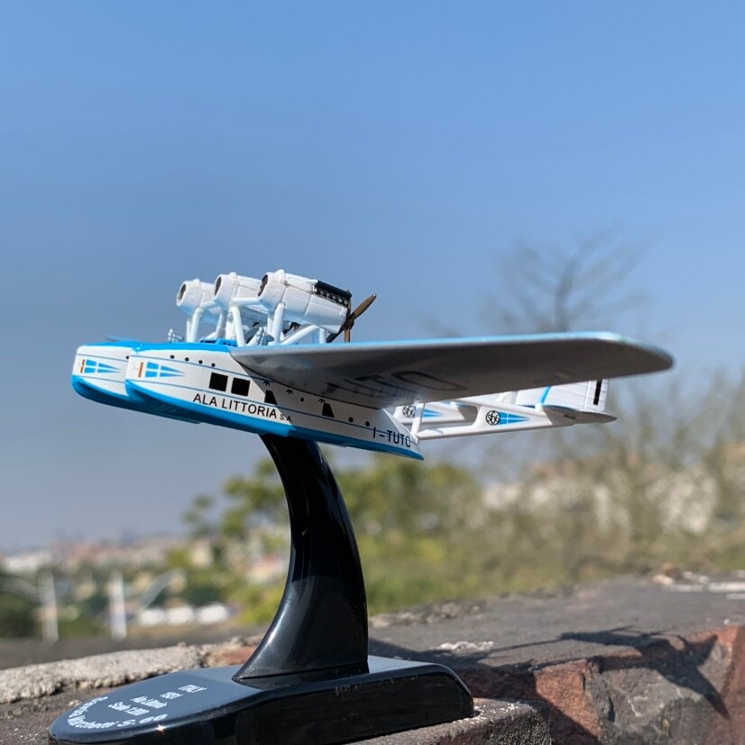 Rare Italian 1:200 s.66 propeller catamaran seaplane model Alloy finished product collection model