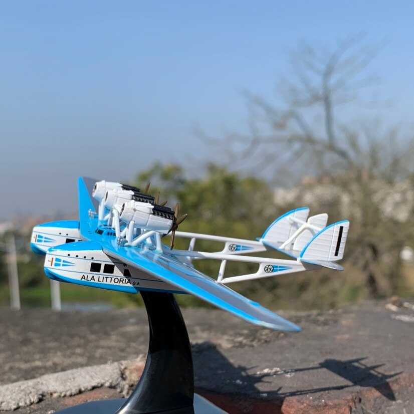 Rare Italian 1:200 s.66 propeller catamaran seaplane model Alloy finished product collection model