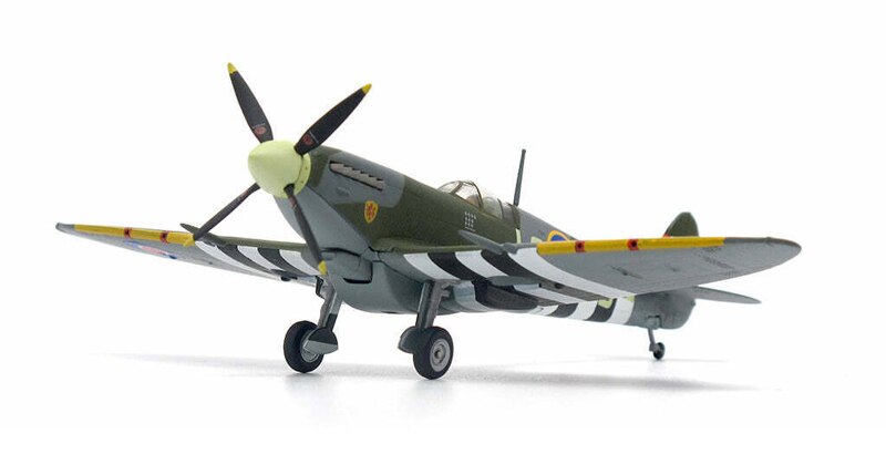 1 / 72 World War II British Air Force fighter Pierre Clostermann Alloy collection model With bracket