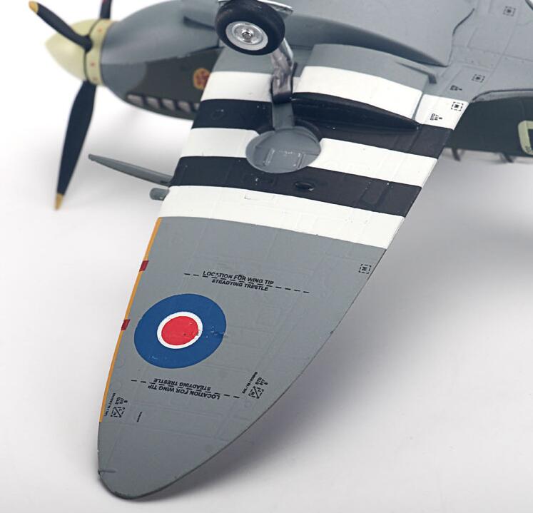 1 / 72 World War II British Air Force fighter Pierre Clostermann Alloy collection model With bracket