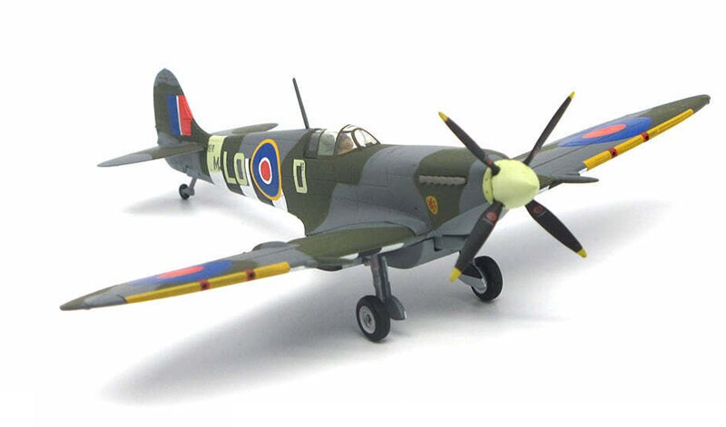 1 / 72 World War II British Air Force fighter Pierre Clostermann Alloy collection model With bracket