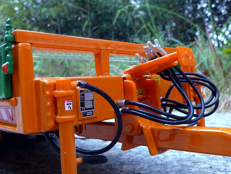 1: 32 2842 PE 32 PE flat plate model Agricultural vehicle parts model Alloy collection model Tractor models are not included