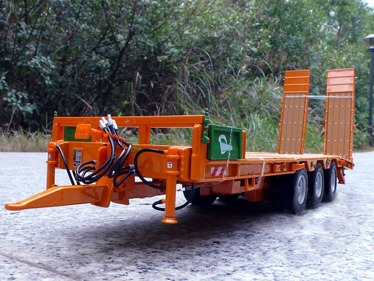 1: 32 2842 PE 32 PE flat plate model Agricultural vehicle parts model Alloy collection model Tractor models are not included