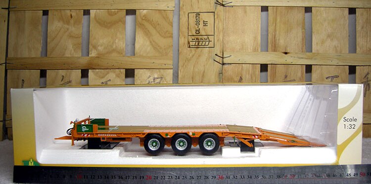 1: 32 2842 PE 32 PE flat plate model Agricultural vehicle parts model Alloy collection model Tractor models are not included