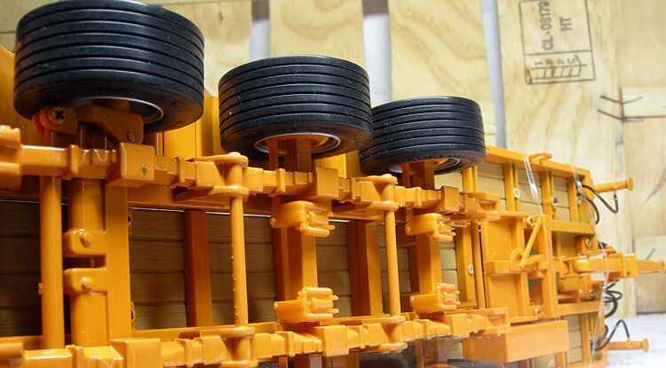 1: 32 2842 PE 32 PE flat plate model Agricultural vehicle parts model Alloy collection model Tractor models are not included