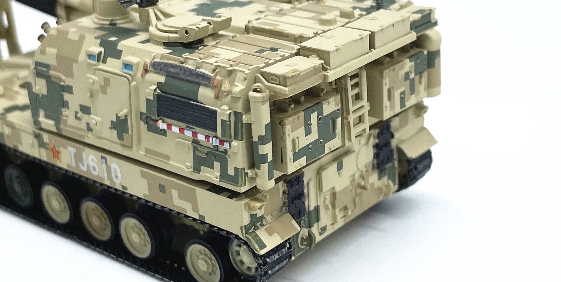 1: 72 Chinese plz05 self propelled tank model Desert Digital Camouflage Finished product collection model Body number random