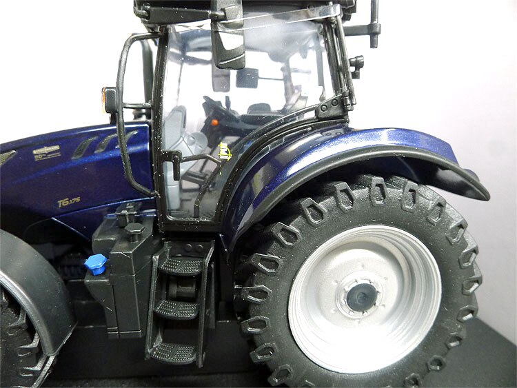 1: 32 t6.175 50th commemorative Tractor Model Agricultural vehicle model Alloy collection model