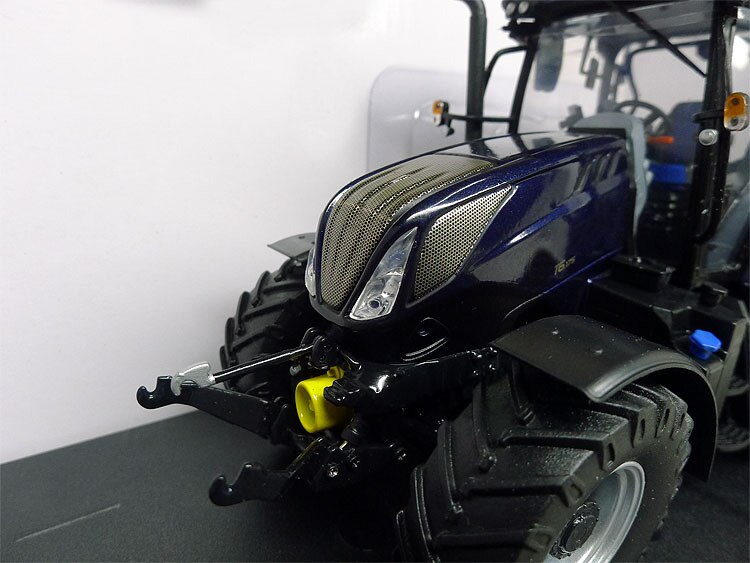 1: 32 t6.175 50th commemorative Tractor Model Agricultural vehicle model Alloy collection model