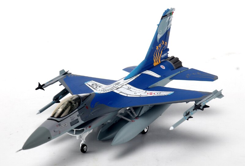 fine 1 / 72 F-16A Portuguese air force 50th anniversary painting Alloy collection model fine 1 / 72 F-16A Portuguese air force 50th anniversary painting Alloy collection model