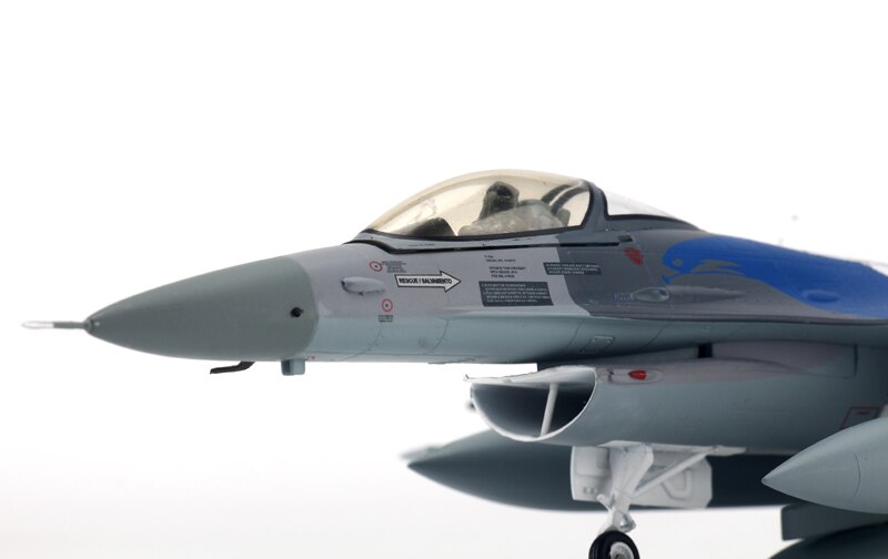 fine 1 / 72 F-16A Portuguese air force 50th anniversary painting Alloy collection model fine 1 / 72 F-16A Portuguese air force 50th anniversary painting Alloy collection model