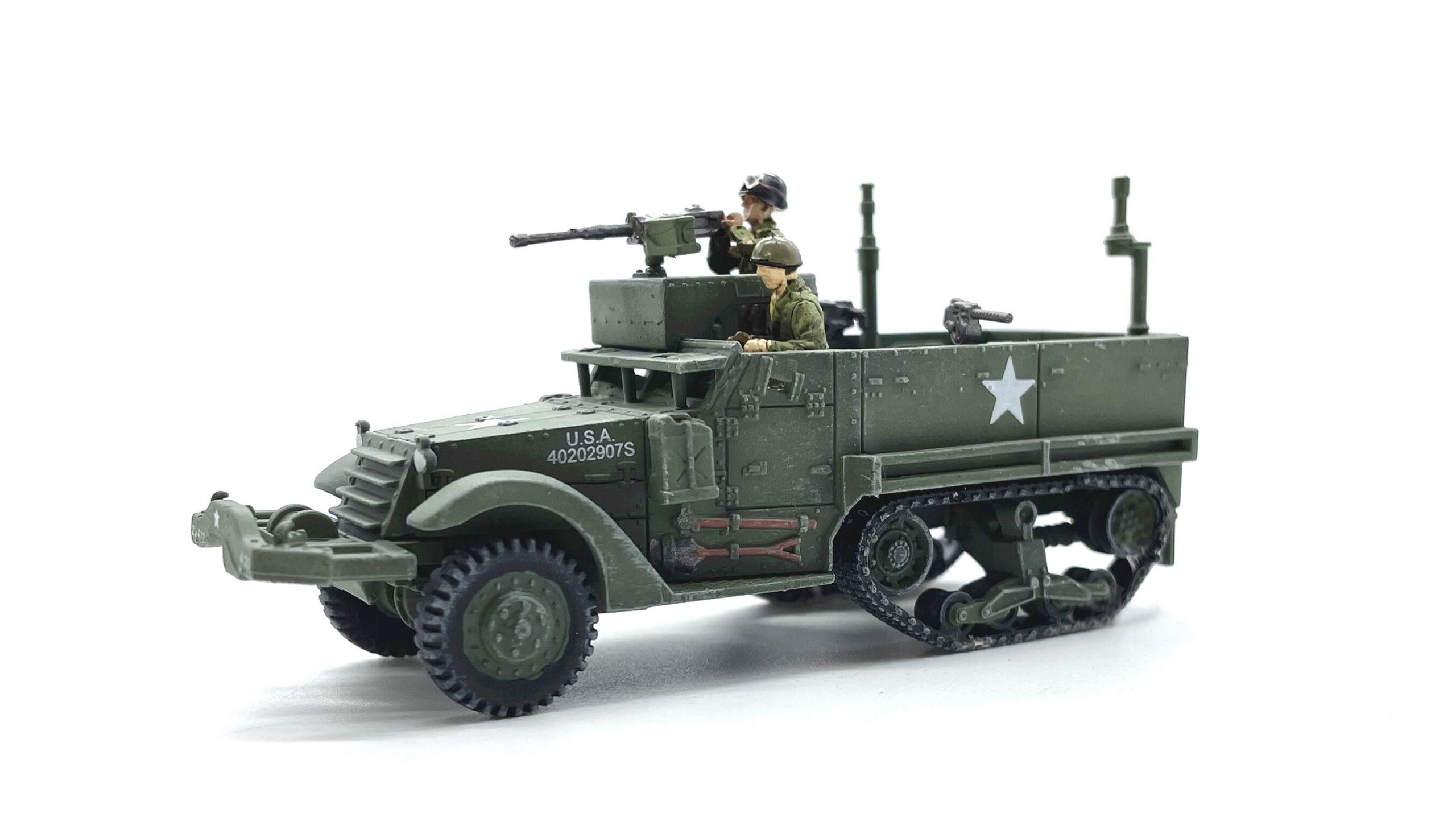 1: 72 World War II US m3 semi tracked armored vehicle Military truck model Soldier model finished product