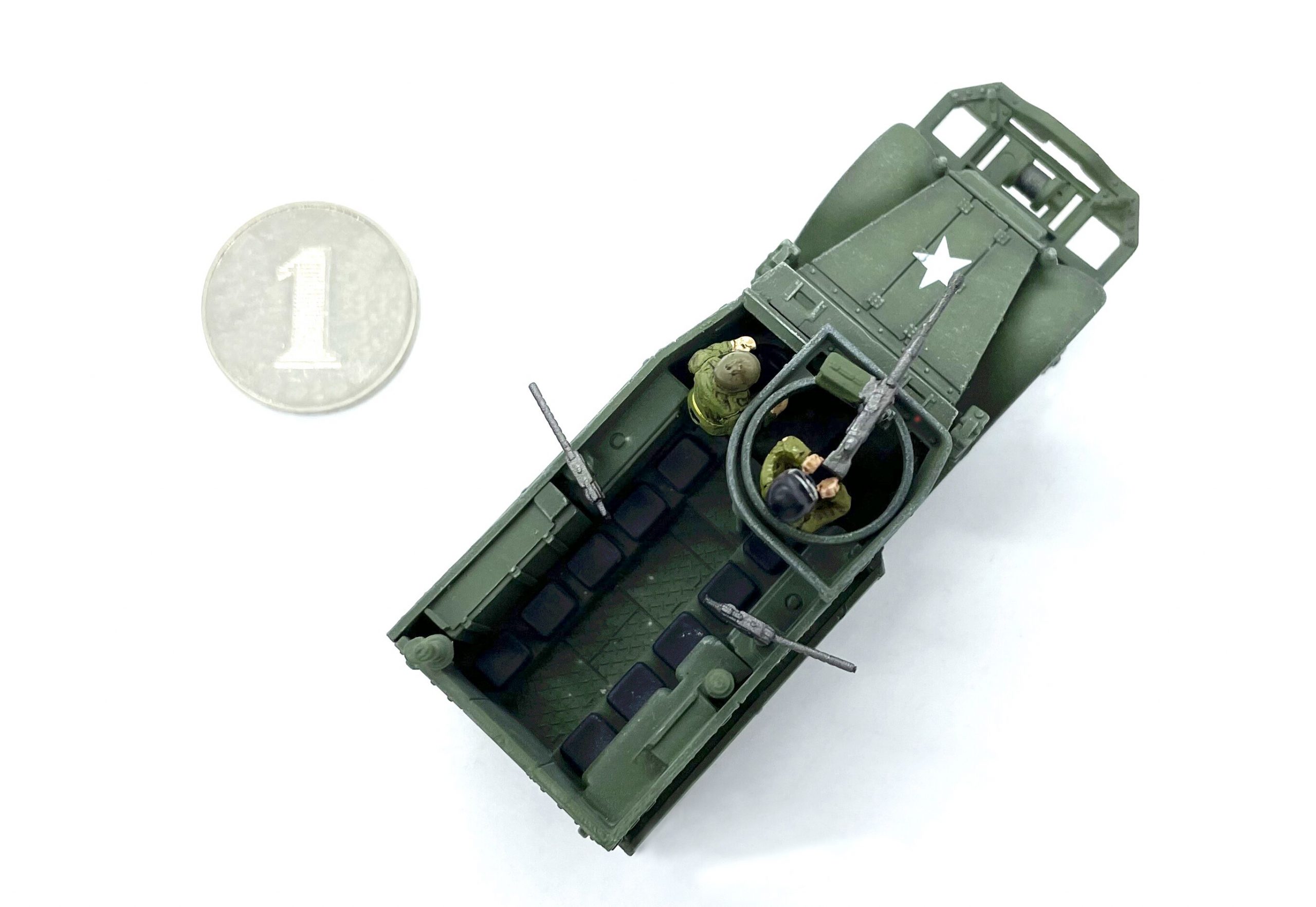 1: 72 World War II US m3 semi tracked armored vehicle Military truck model Soldier model finished product