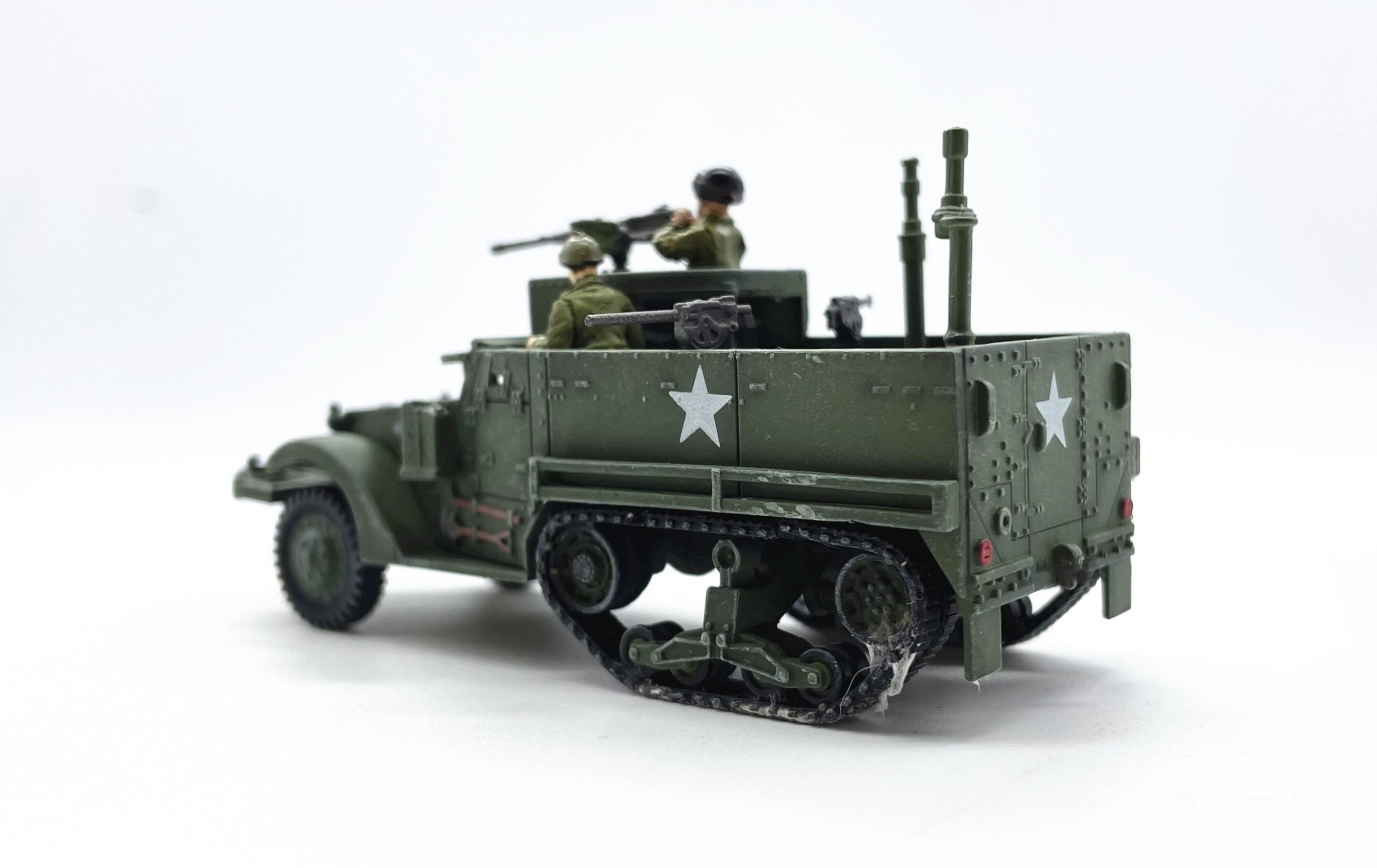 1: 72 World War II US m3 semi tracked armored vehicle Military truck model Soldier model finished product