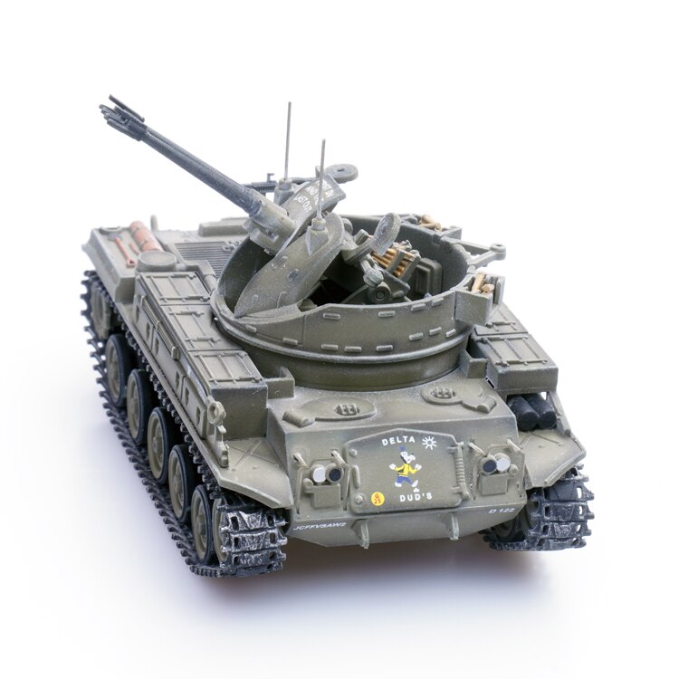 Fine 1 / 72 American M42 air defense vehicle 5th battalion of artillery regiment vs Vietnam War Finished product model