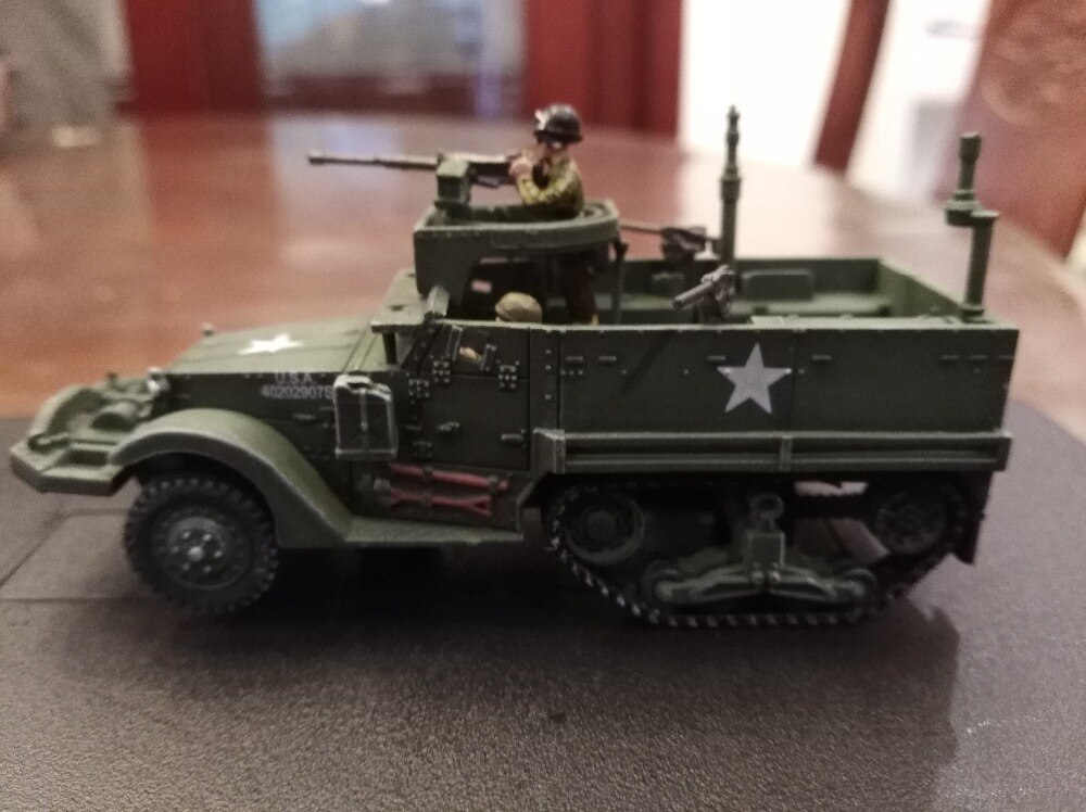 rare FO 873007A 1/72 World War II M3A1 half track armored vehicle model in USA Two soldiers Collection model