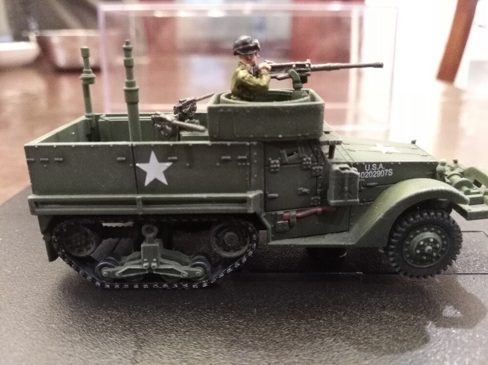 rare FO 873007A 1/72 World War II M3A1 half track armored vehicle model in USA Two soldiers Collection model