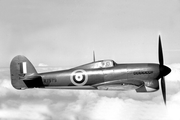 1 / 95 World War II British fighter Alloy finished product model 1 / 95 World War II British fighter Alloy finished product model